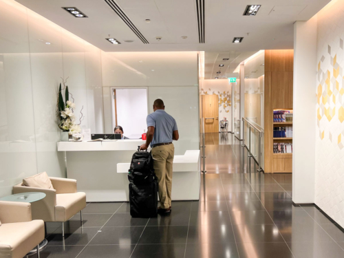 Review: United & Air Canada Arrivals Lounge at Heathrow Terminal 2