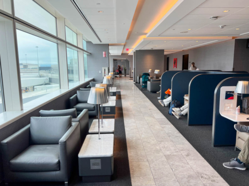 Review: the United Polaris Lounge in San Francisco