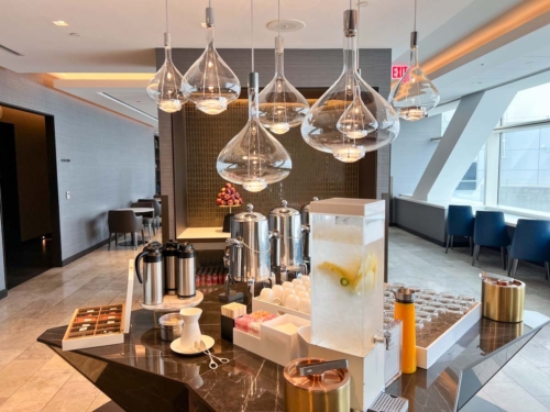 Review: the United Polaris Lounge in San Francisco