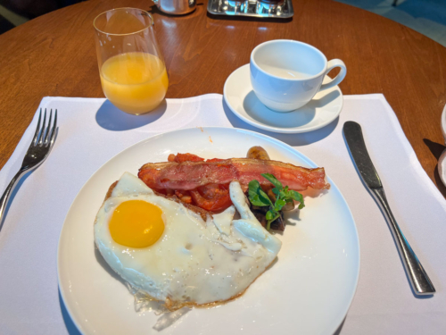 Review: Cathay Pacific's The Pier First Class lounge, Hong Kong