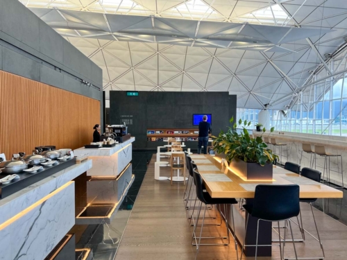 Review Cathay Pacific The Wing First Class lounge, Hong Kong