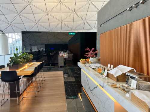 Review Cathay Pacific The Wing First Class lounge, Hong Kong