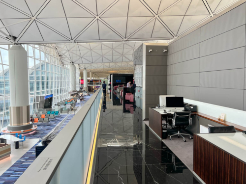 Review Cathay Pacific The Wing First Class lounge, Hong Kong