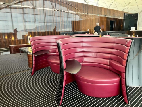 Review Cathay Pacific The Wing First Class lounge, Hong Kong