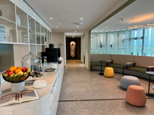 review Star Alliance non-Schengen lounge at Paris CDG Airport Terminal 1