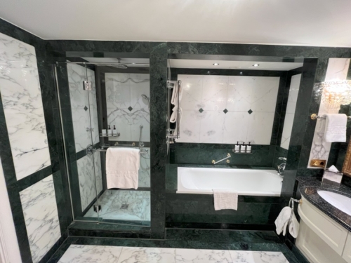 Hotel Imperial Vienna bathroom