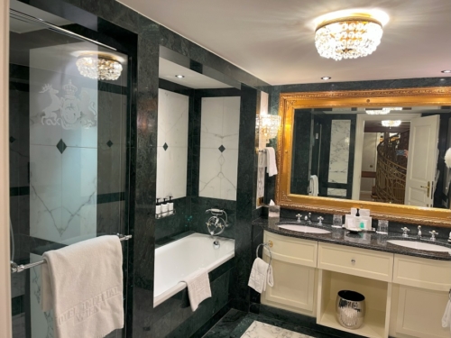 Hotel Imperial Vienna bathroom