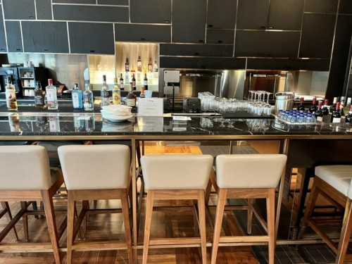 Review: 'The Bar' for British Airways First Class passengers in Dubai