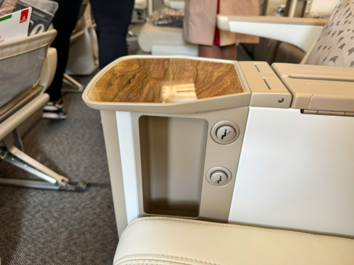 Review: Emirates Premium Economy from London to Dubai