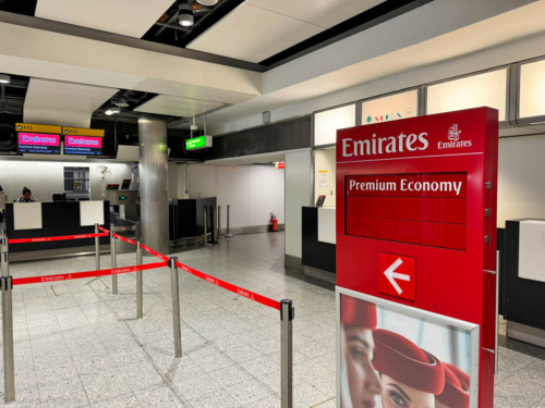 Review: Emirates Premium Economy from London to Dubai