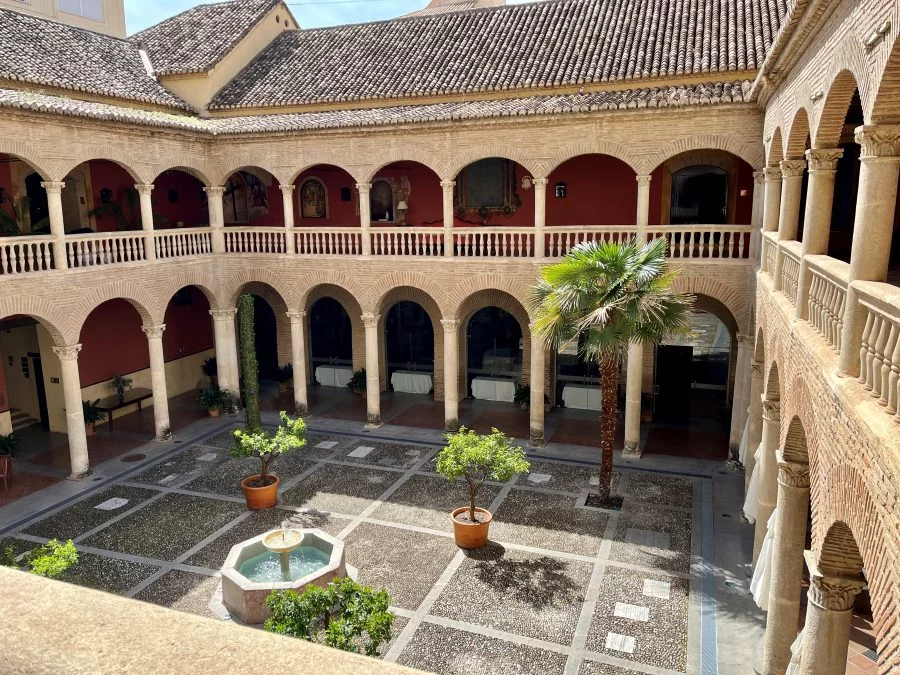 Palacio de Santa Paula courtyard