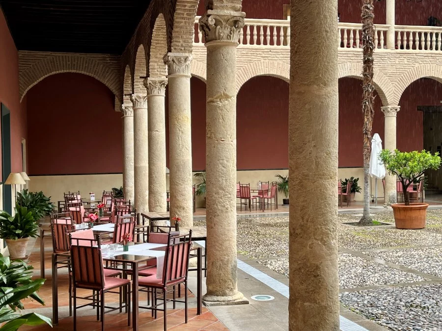 Palacio de Santa Paula cloister