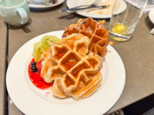 Review: the refurbished Air Canada Maple Leaf Lounge at Heathrow Terminal 2