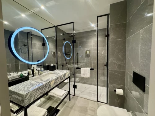 London Hilton on Park Lane Exec King Room Bathroom