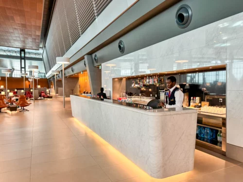 Review: the Qatar Airways Platinum & Gold Lounge North