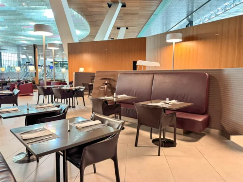 Review: the Qatar Airways Platinum & Gold Lounge North