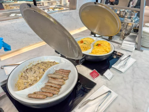 Review: the Qatar Airways Platinum & Gold Lounge North