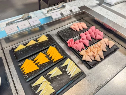 Review: the Qatar Airways Platinum & Gold Lounge North