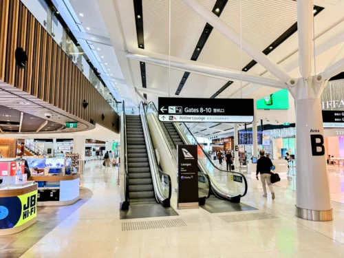 Review: the iconic Qantas First Class lounge, Sydney Airport