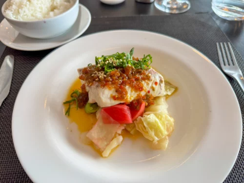 Review: the iconic Qantas First Class lounge, Sydney Airport