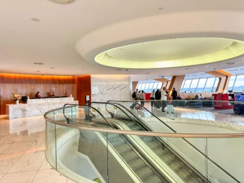 Review: the iconic Qantas First Class lounge, Sydney Airport