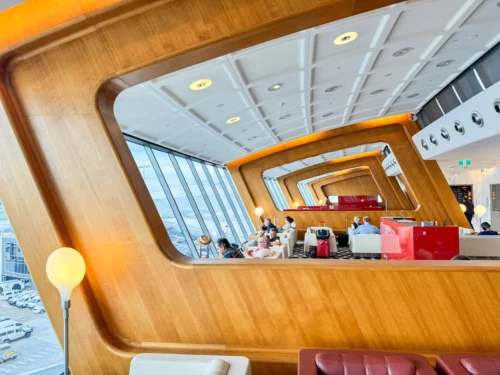 Review: the iconic Qantas First Class lounge, Sydney Airport