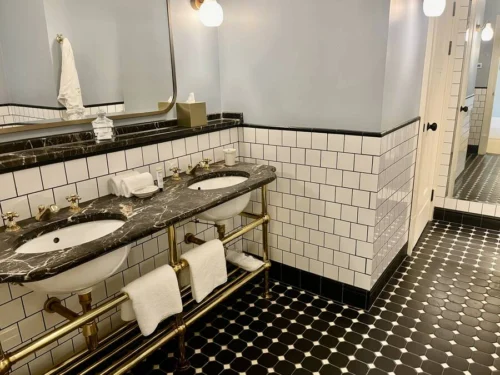 University Arms Cambridge bathroom
