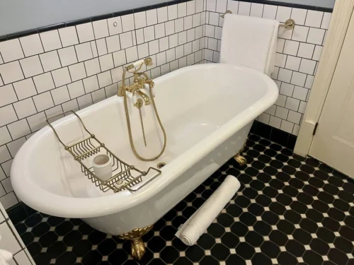 University Arms Cambridge bathroom